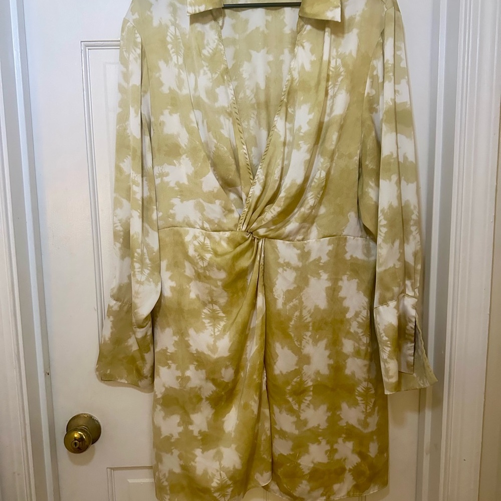H&M Yellow and White Bodycon Dress with Notched Collar